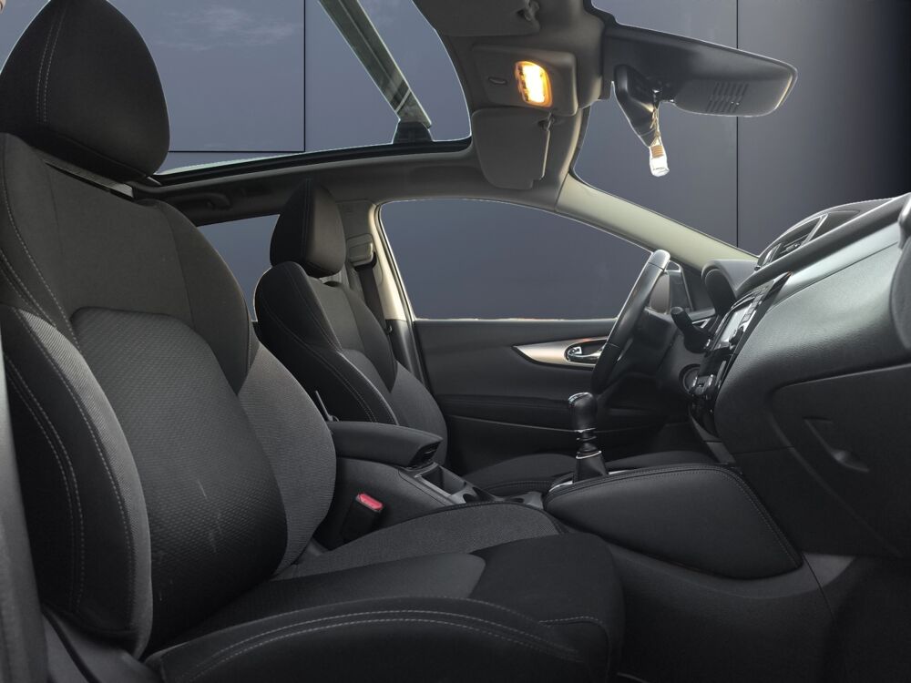 Qashqai 1.2 Digt 115 ch N-Connecta /Toit panoramique/Barre de toit/ 2018 occasion 63500 Issoire