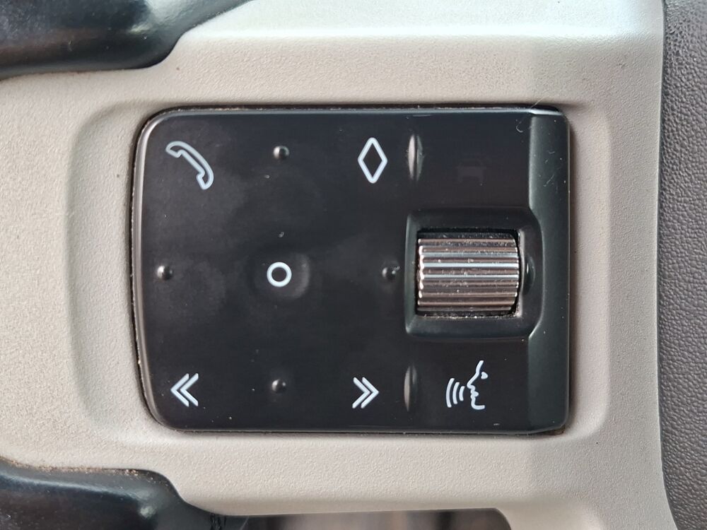 Defender Hardtop Societe 110 3.0 D250 250 ch Mhev SE 4wd Bva /Tva r&eacute;c 2023 occasion 43000 Le Puy-en-Velay