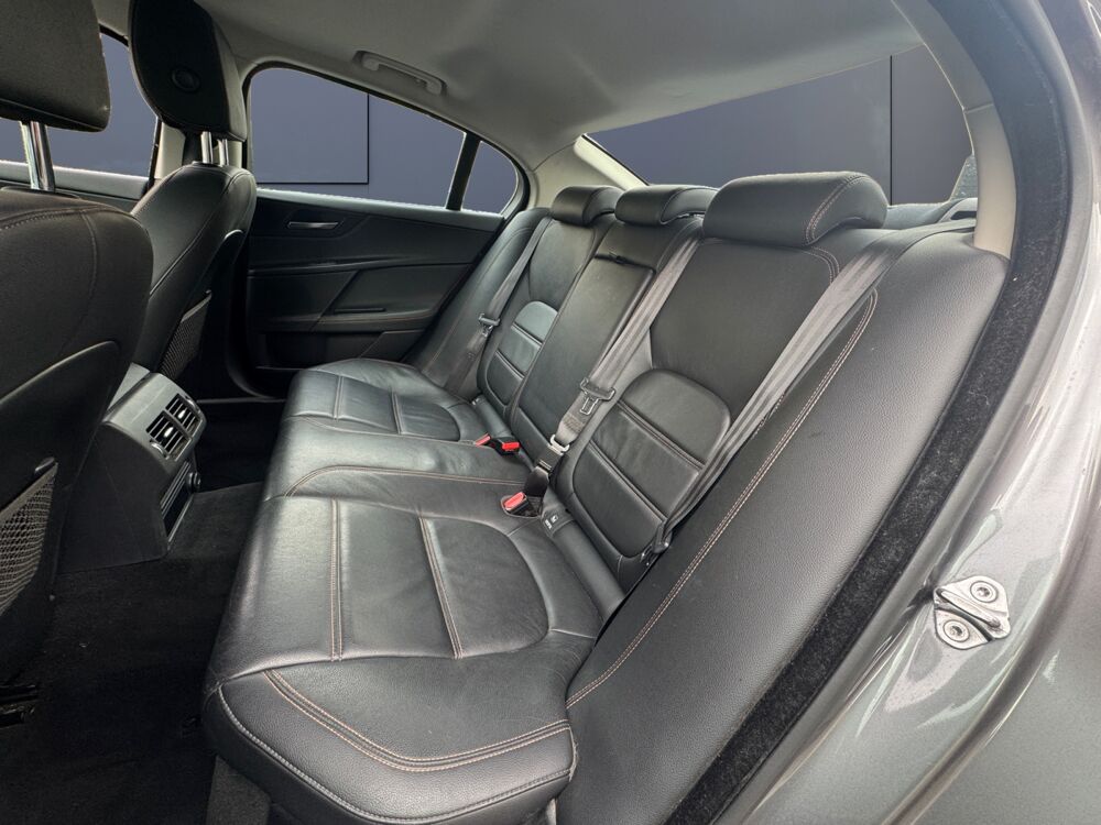 XE 2.0 D 163 ch E-performance Prestige Bva /Suivi Jaguar/2e Mai 2016 occasion 59000 Lille