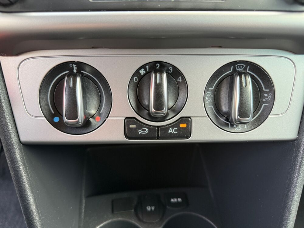 Polo 1.2 Tsi 105 ch Life /Clim/Radars Ar/Chaine de Distribution 2013 occasion 44800 Saint-Herblain