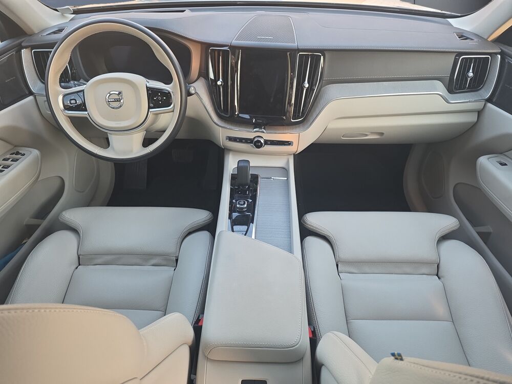 XC60 T6 Hybride Rechargeable 253 ch + 145 ch Ultra Style Dark Gea 2023 occasion 34500 B&eacute;ziers