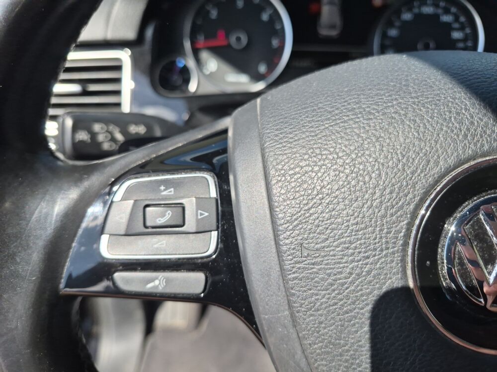 Touareg 3.0 Tdi 260 ch Bluemotion R-line 4 Motion Bva 2016 occasion 41700 Le Controis en Sologne