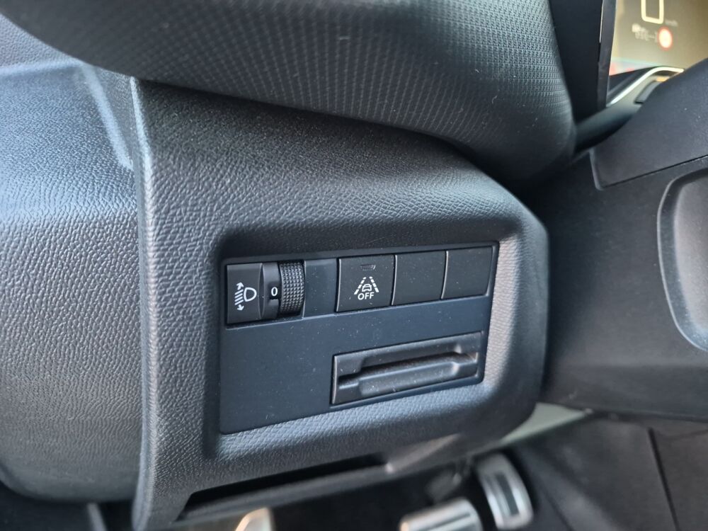 C5 aircross 1.5 Bluehdi 130 ch Shine Eat8 /Attelage/Cam&eacute;ra de recul/Toit 2023 occasion 41700 Le Controis en Sologne