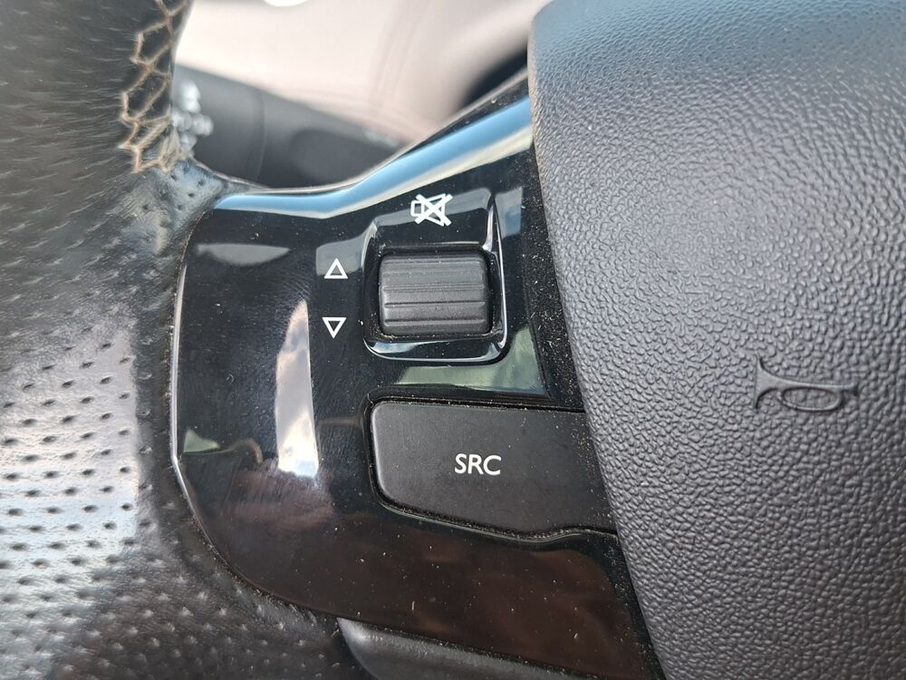 208 Generation-i 1.6 Thp 155 ch Xy /Carplay/Toit panoramique/Ess 2014 occasion 43000 Le Puy-en-Velay