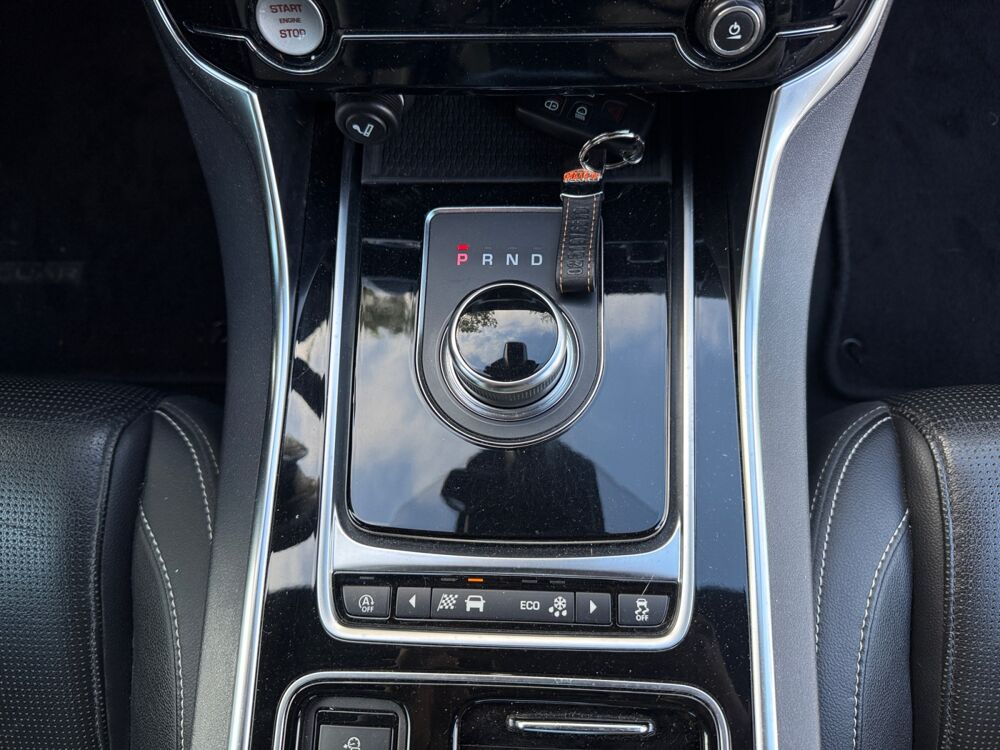 XE 2.0 T P200 ch R-sport Bva /Puissance / &Eacute;l&eacute;gance / Sport 2018 occasion 14100 Lisieux