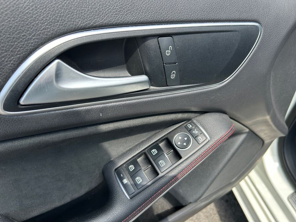 Classe A 2.2 A200 Cdi 135 ch Fascination Pack AMG /CarPlay/Toit Ouvra 2017 occasion 18000 Bourges