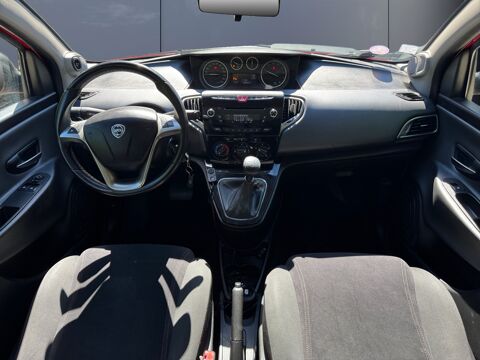 Ypsilon 0.9 TwinAir 85 ch Black &amp; Red DFS/BVA /Toit ouvrant pano 2013 occasion 13300 Salon de Provence