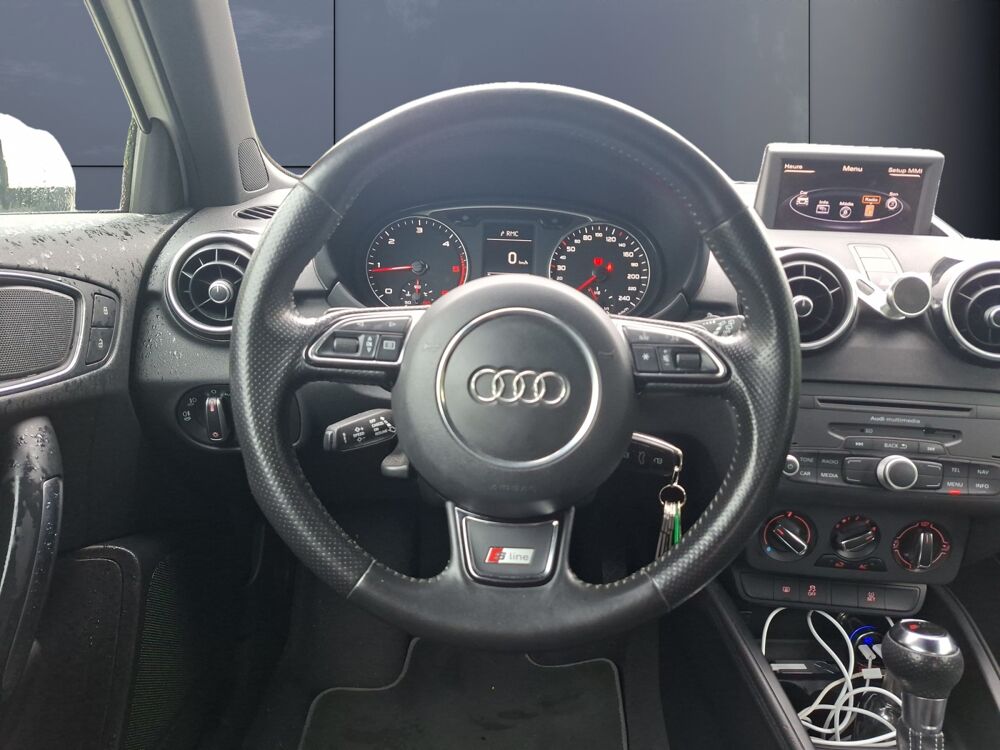 A1 1.6 Tdi 90 ch S-line S-tronic Bva /X&eacute;non Plus / Feux LED / S 2011 occasion 43000 Le Puy-en-Velay