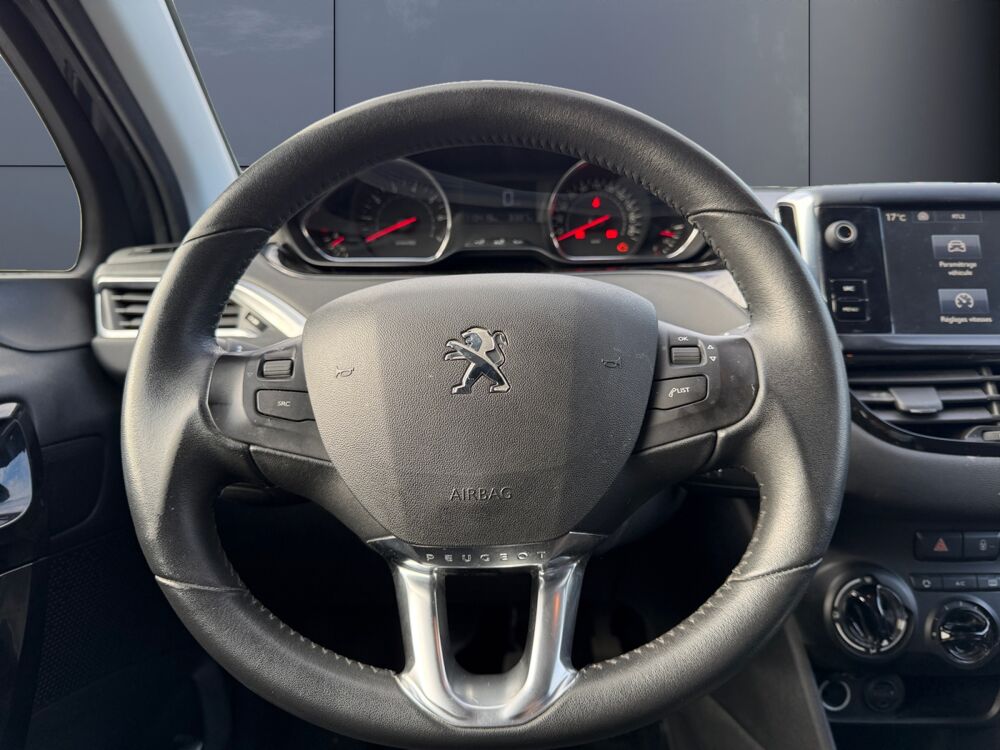 208 1.2 Vti 82 ch Style /Distribution neuve/Entretien complet 2014 occasion 77450 Montry