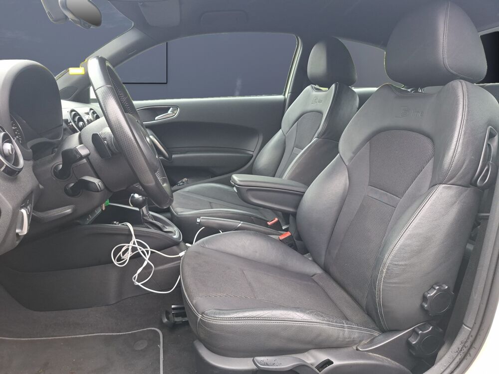 A1 1.6 Tdi 90 ch S-line S-tronic Bva /X&eacute;non Plus / Feux LED / S 2011 occasion 43000 Le Puy-en-Velay