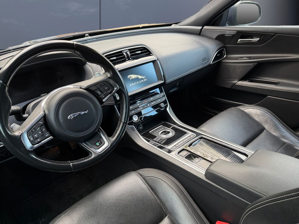 XE 2.0 T P200 ch R-sport Bva /Puissance / &Eacute;l&eacute;gance / Sport 2018 occasion 14100 Lisieux
