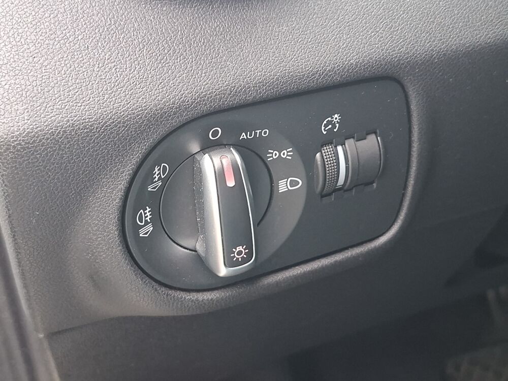 A1 1.6 Tdi 90 ch S-line S-tronic Bva /X&eacute;non Plus / Feux LED / S 2011 occasion 43000 Le Puy-en-Velay