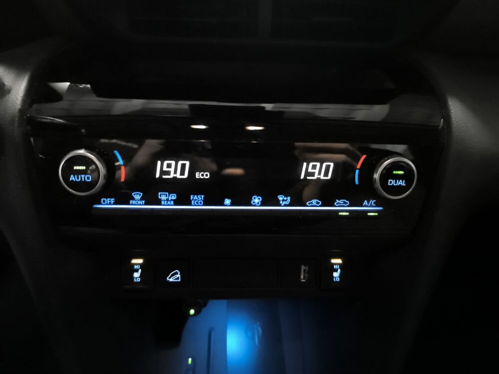Yaris Cross 1.5 116 ch 90 Hybrid Full-hybrid 0.8kwh Collection Awd-i 4x4 2022 occasion 63500 Issoire