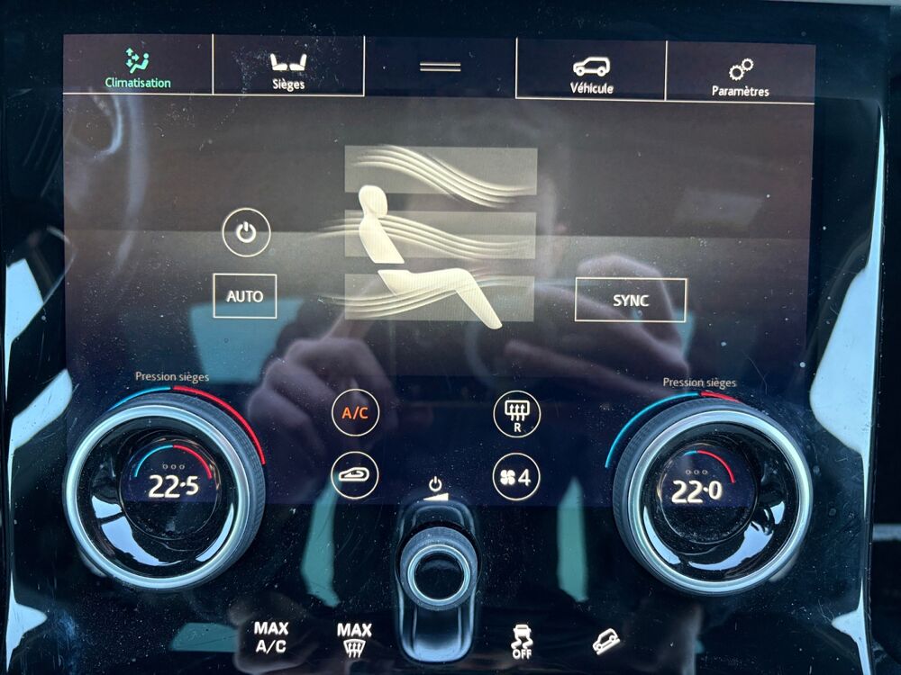 Range Rover Evoque 2.0 d Hybrid 180 ch 4wd R-Dynamic /Toit ouvrant/Carplay/Meri 2019 occasion 17000 La Rochelle