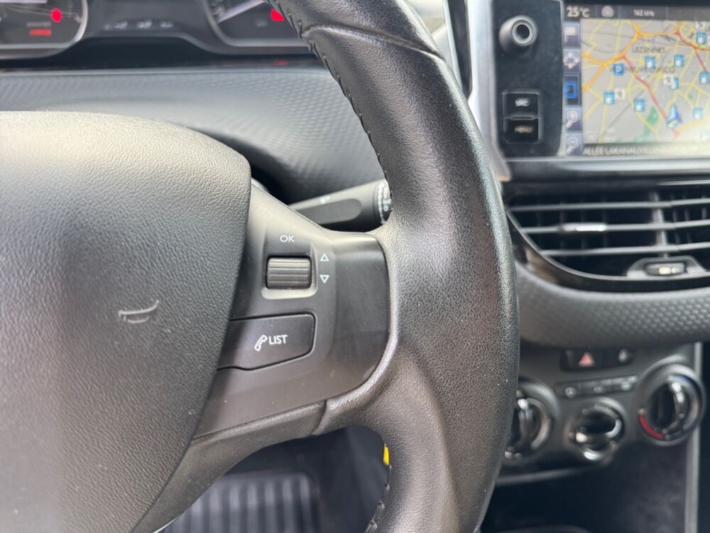 208 1.2 82 ch Style /Suivi Complet/2e Main/Radars/Connect/GPS 2016 occasion 59000 Lille