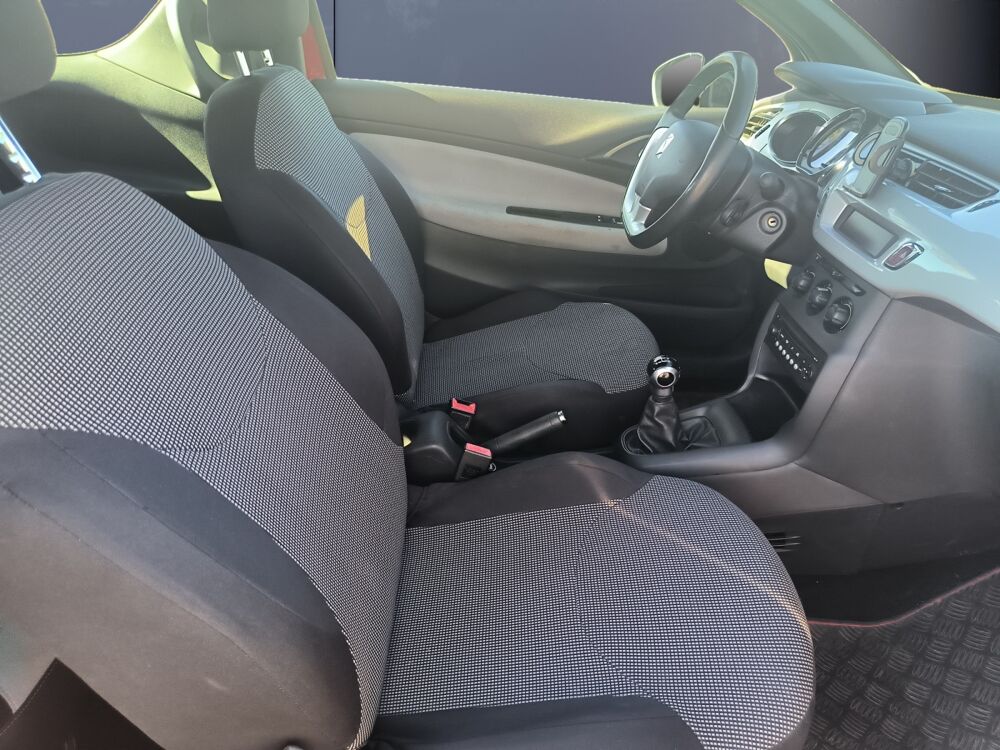 DS3 So Chic 1.2 Vti 82 ch /Suivi d'entretien (Citro&euml;n), distribu 2014 occasion 31470 FONTENILLES