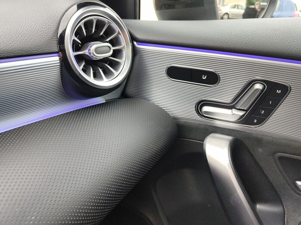Classe A 2.0 200 D 150 ch Amg Line 8g-dct Bva /Toit ouvrant/Alcantara 2019 occasion 28500 Vernouillet