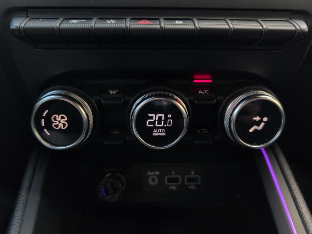 Clio 1.0 TCe 100 ch Intens /Apple Carplay Android Auto/Phares LED 2019 occasion 69240 Thizy les Bourgs