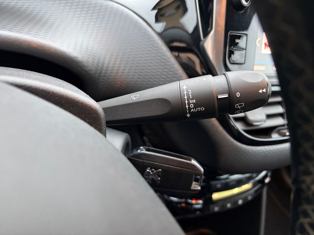 208 1.2l 110 ch Allure Start-stop /Carplay/Entretien complet Peu 2017 occasion 42700 Firminy