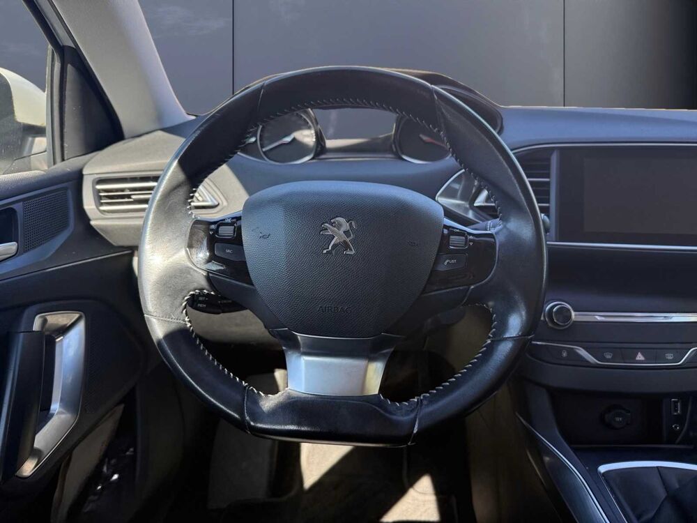 308 1.2 110 ch Allure BVM6 /Historique Peugeot/Cam&eacute;ra de recul 2016 occasion 14400 Bayeux