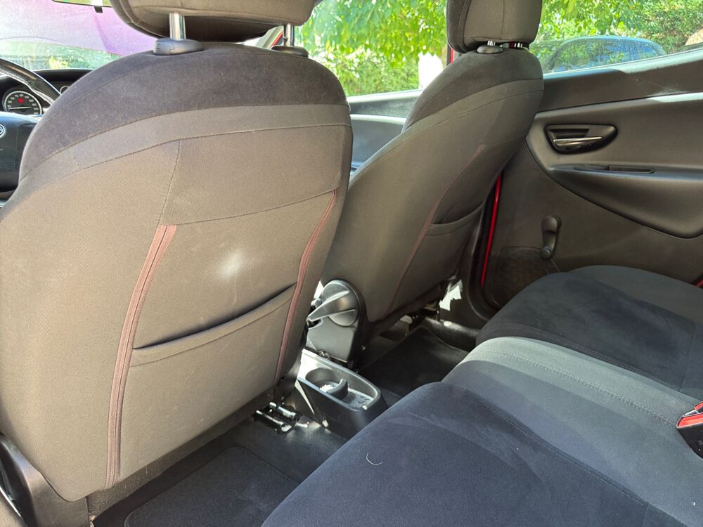 Ypsilon 0.9 TwinAir 85 ch Black &amp; Red DFS/BVA /Toit ouvrant pano 2013 occasion 13300 Salon de Provence