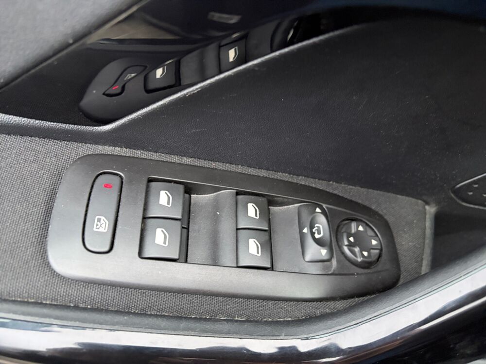208 1.2l 110 ch Allure Start-stop /Carplay/Entretien complet Peu 2017 occasion 42700 Firminy