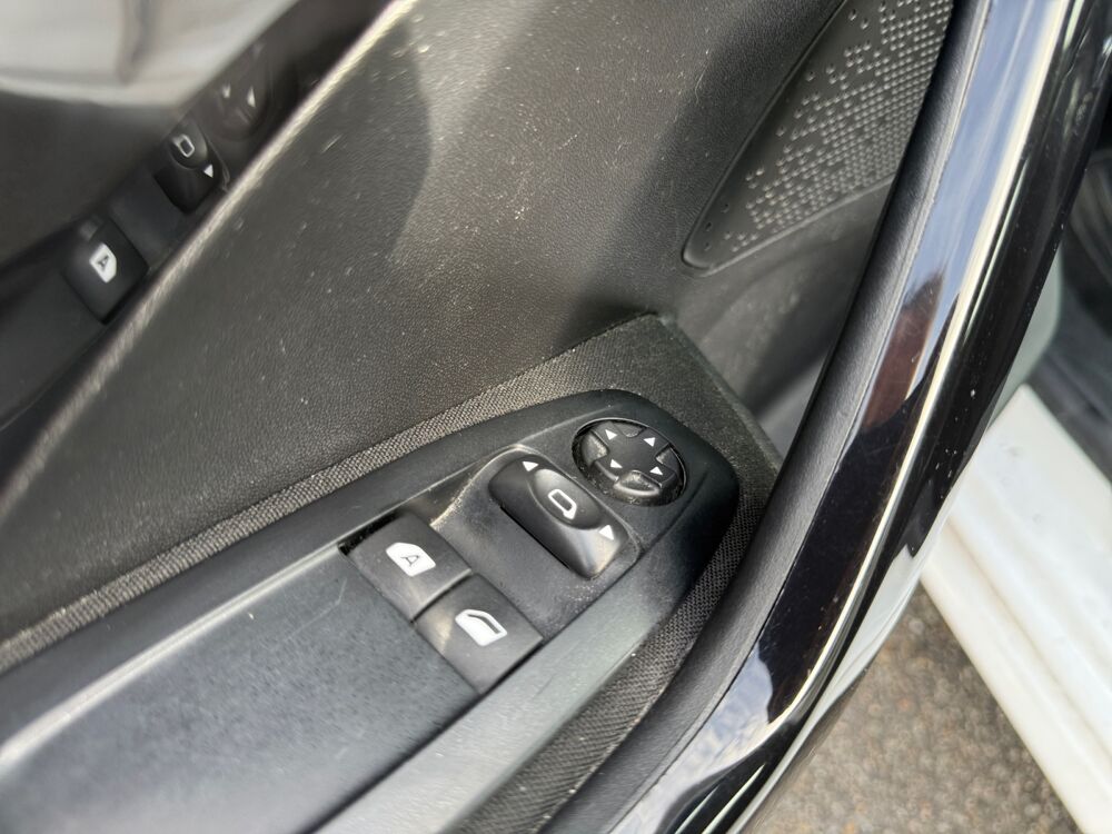 208 1.5 Bluehdi 100 ch Active /Climatisation/Bluetooth/Distribut 2018 occasion 44800 Saint-Herblain