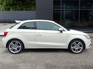 A1 1.6 Tdi 90 ch S-line S-tronic Bva /X&eacute;non Plus / Feux LED / S 2011 occasion 43000 Le Puy-en-Velay