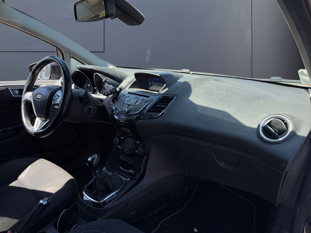 Fiesta 1.5 Tdci 95 ch titanium / Possibilit&eacute; 5 places / 1&egrave;re Main 2016 occasion 01150 Blyes