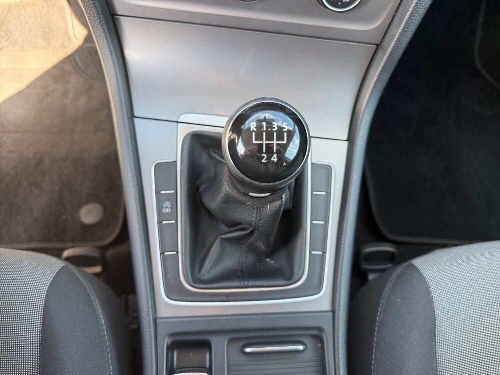 Golf 1.6 Tdi 90 ch Bluemotion Edition 2015 occasion 38300 Bourgoin-Jallieu