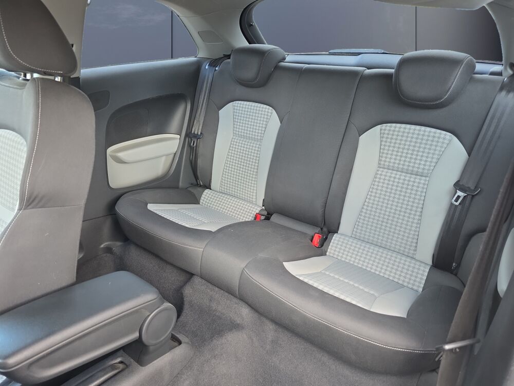 A1 1.6 Tdi 105 S-line /Distribution faite/GPS/X&eacute;nons Plus/Pack 2011 occasion 89000 AUXERRE