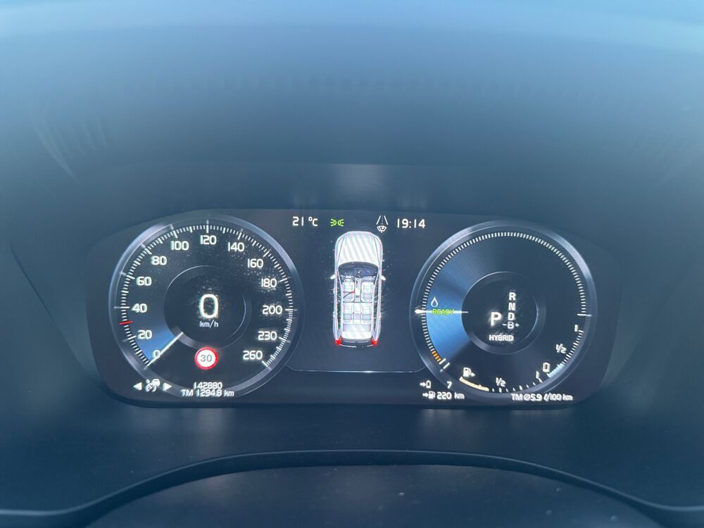 XC60 2.0 T8 390 ch PHEV R-Design AWD Geartronic /Toit ouvrant pan 2020 occasion 53000 Laval
