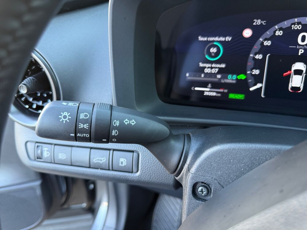 C-HR 1.8 140 ch Hybride Design 4x2 Bva /CarPlay/Pack Confort/Cam&eacute; 2024 occasion 44800 Saint-Herblain