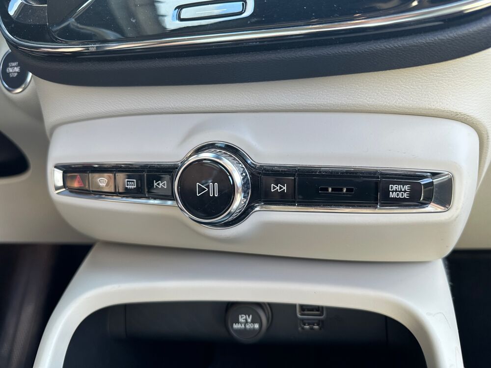 XC40 2.0 D3 150 Momentum 2wd Geartronic Bva /Cam&eacute;ra/r&eacute;gulateur/Si 2019 occasion 14100 Lisieux