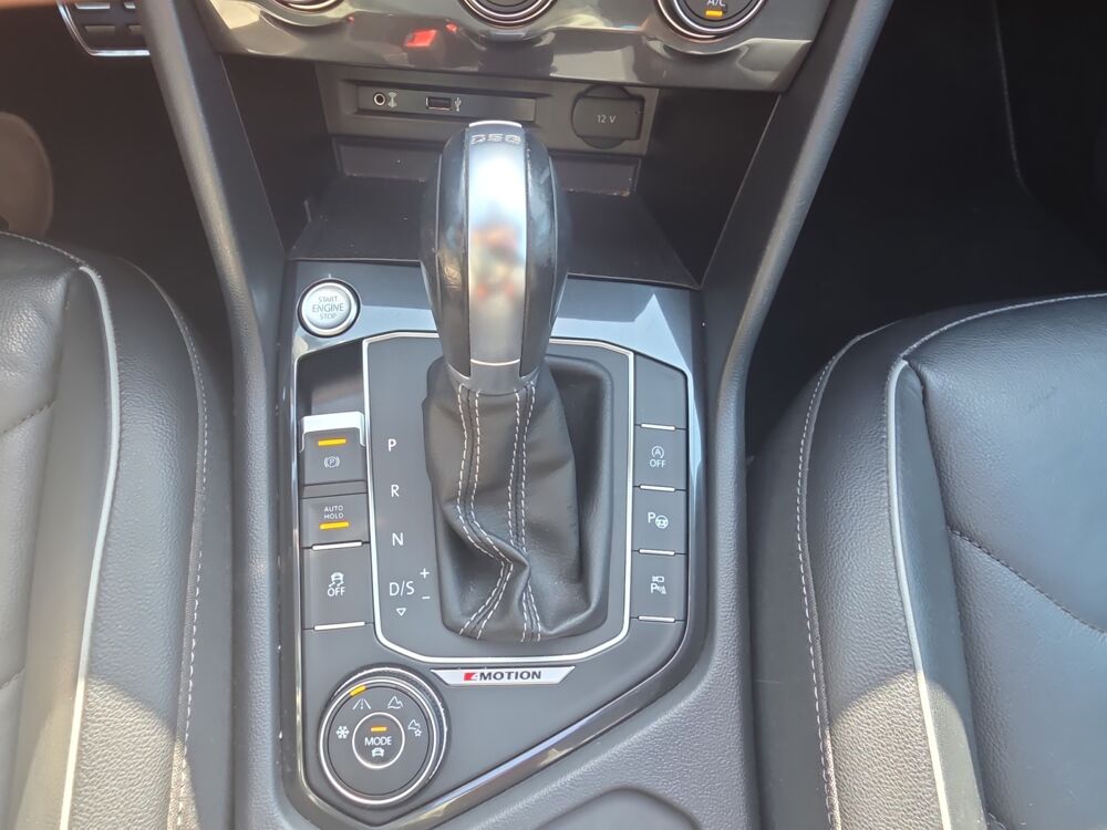 Tiguan 2.0 Bi-Tdi 240 ch 4motion R-Line DSG7 /Toit ouvrant panorami 2017 occasion 34500 B&eacute;ziers