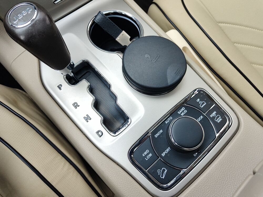 Grand Cherokee 3.6 285 ch Overland Awd/FlexFuel &eacute;thanol /Cuir &eacute;lectrique ve 2011 occasion 28500 Vernouillet