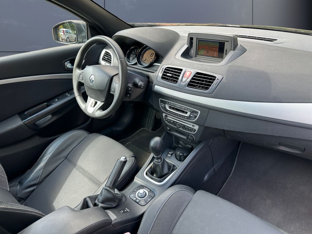 M&eacute;gane CC Cabriolet 1.4 Tce 130 ch Dynamique /Toit r&eacute;tractable &eacute;lec 2011 occasion 91410 Dourdan