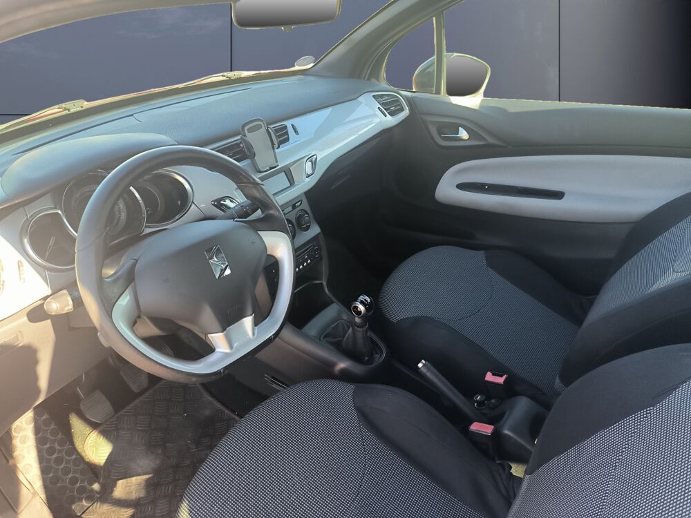 DS3 So Chic 1.2 Vti 82 ch /Suivi d'entretien (Citro&euml;n), distribu 2014 occasion 31470 FONTENILLES