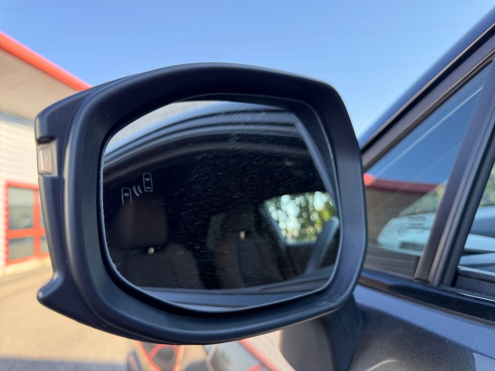C-HR 1.8 140 ch Hybride Design 4x2 Bva /CarPlay/Pack Confort/Cam&eacute; 2024 occasion 44800 Saint-Herblain