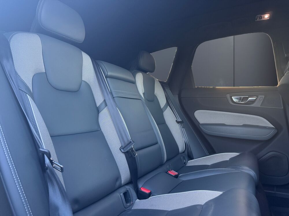 XC60 2.0 T8 390 ch PHEV R-Design AWD Geartronic /Toit ouvrant pan 2020 occasion 53000 Laval