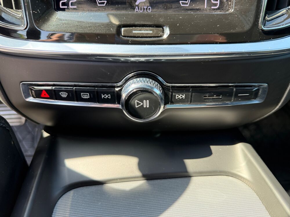 V60 2.0 197 ch Hybride R-DESIGN Geartronic /Toit ouvrant/Jantes 2022 occasion 31650 Lauzerville
