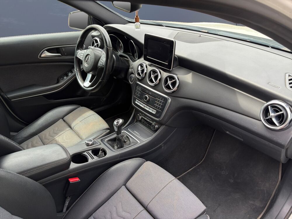 Classe GLA 1.5 180 Cdi 110 ch Inspiration /Attelage/Feux automatiques 2017 occasion 42600 Montbrison