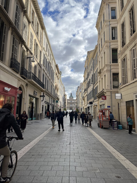 Boutique id&eacute;alement situ&eacute;e 3836 13001 Marseille