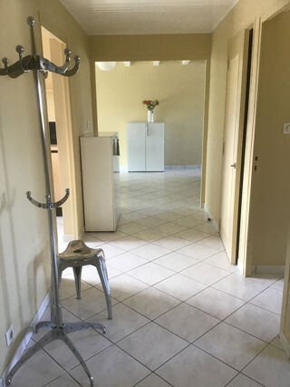 Appartement � louer 3 pi�ces 72 m� Chambery