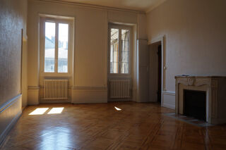  Appartement à louer 3 pièces 100 m²