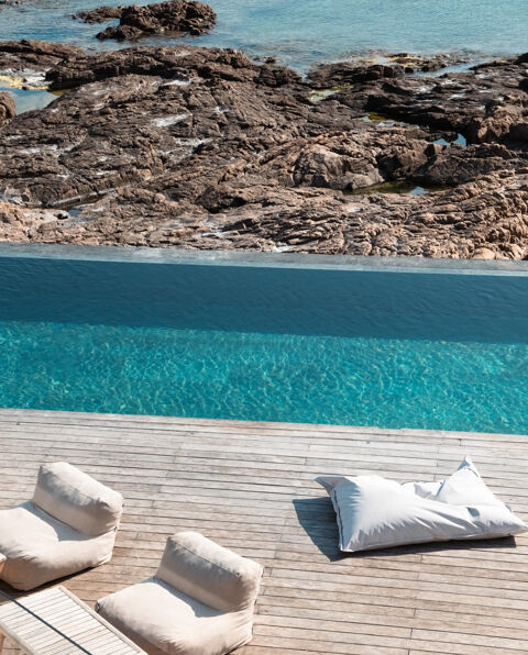 HOTEL RESTAURANT PIEDS DANS L'EAU - CORSE DU SUD 8300000 20000 Ajaccio