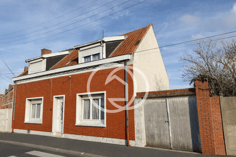   Maison 163m2 avec cour et jardin Maison - 8 pi�ce(s) - 163 m�