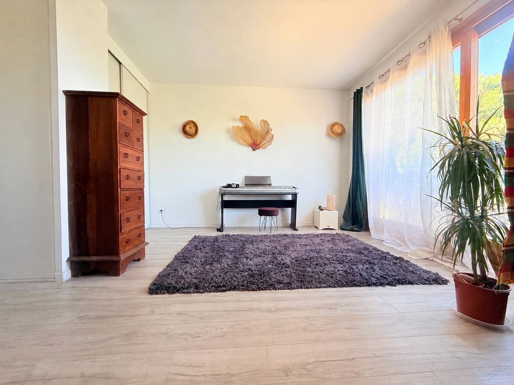 Appartement au premier et dernier étage, avec jardin privatif de 135m2