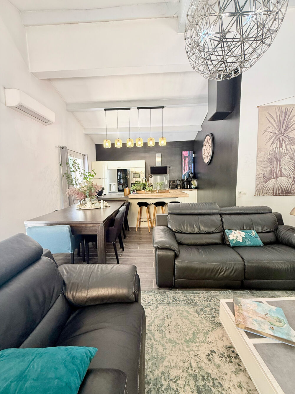 Vente Maison La Crau- La Moutonne - Villa 9 pièces-226m2 avec Piscine + 4 Studios La crau