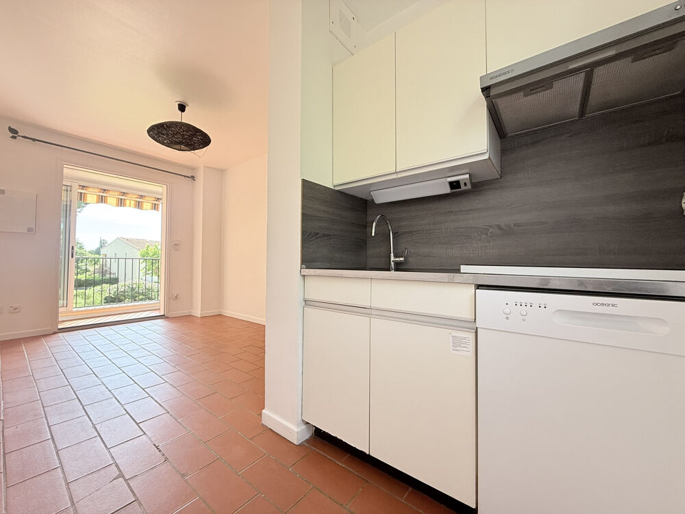 Appartement avec loggia, 2 cabines et 2 places de stationnement